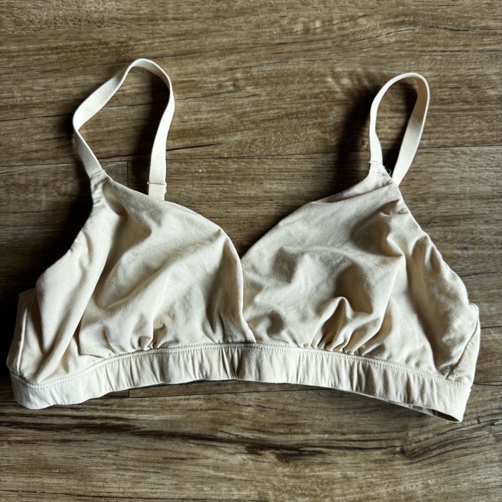 skims wireless comfy bra size small cream